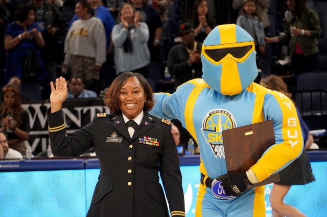 Army Reserve Officer receives honor during Chicago Sky WNBA Juneteenth game